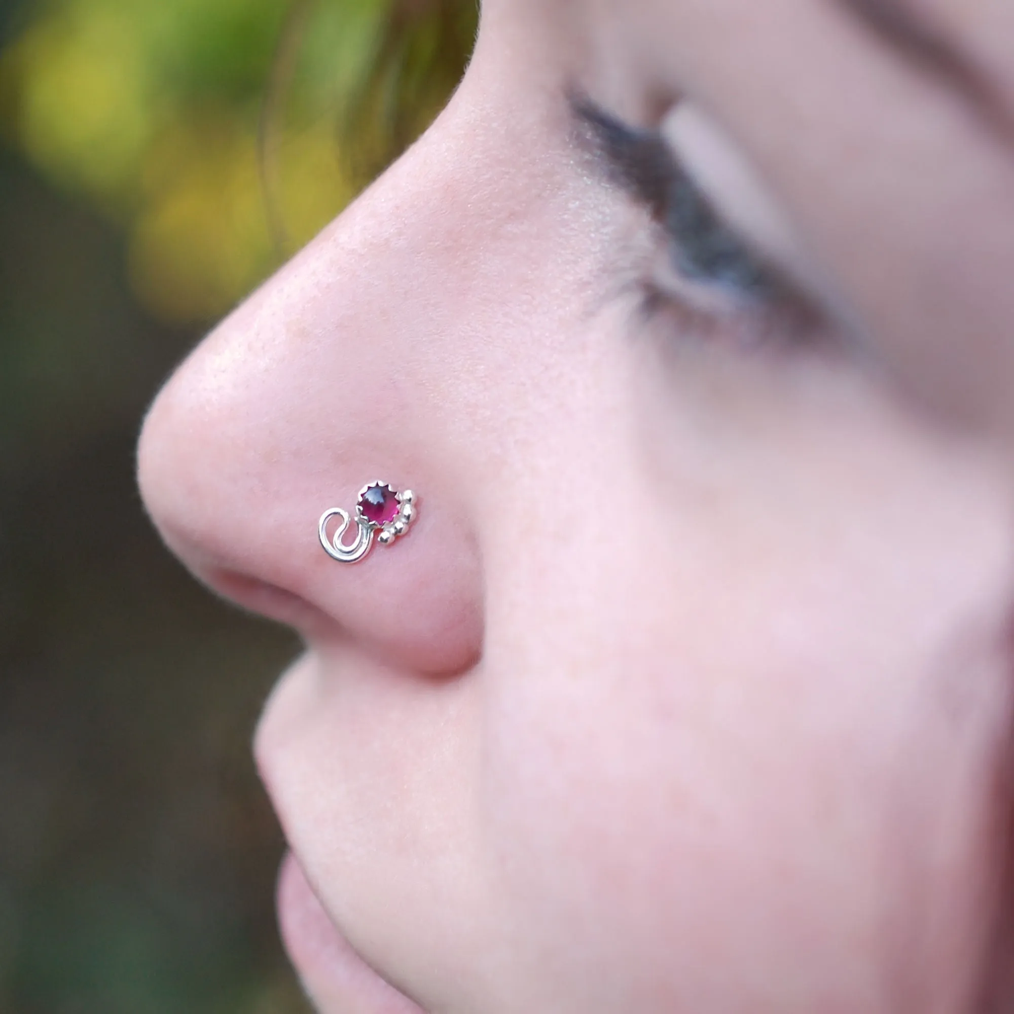 Garnet Twist Nose Stud