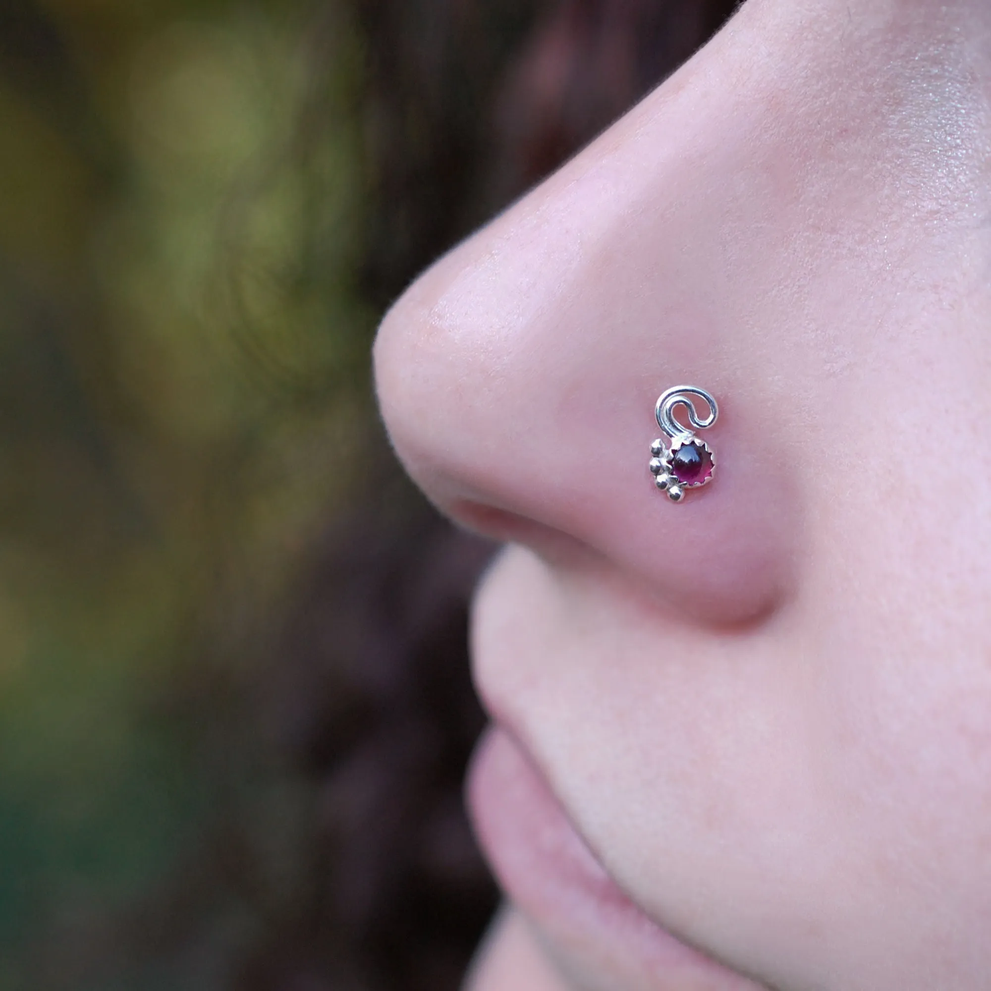 Garnet Twist Nose Stud